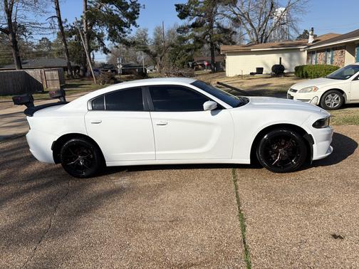 White 2019 Dodge Charger SXT