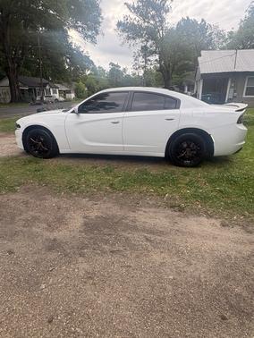 White 2019 Dodge Charger SXT