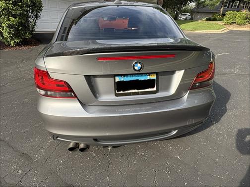 Gray 2009 BMW 135 i