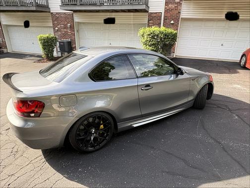 Gray 2009 BMW 135 i