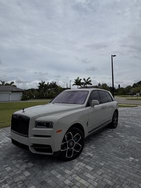Gray 2022 Rolls-Royce Cullinan Black Badge