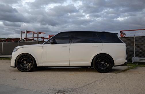 White 2025 Land Rover Range Rover P530 SE LWB 7 Seat