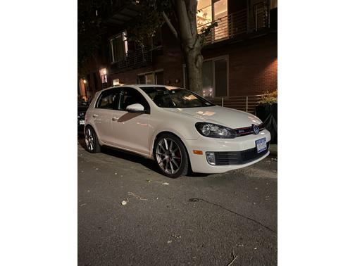 Photo 2 of 14 of 2010 Volkswagen GTI 4-Door