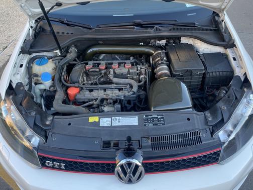 Photo 5 of 14 of 2010 Volkswagen GTI 4-Door