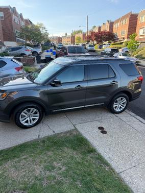 Gray 2018 Ford Explorer XLT