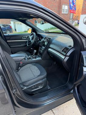 Gray 2018 Ford Explorer XLT
