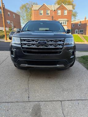 Gray 2018 Ford Explorer XLT