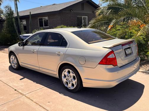 Gray 2010 Ford Fusion SE