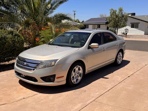 Gray 2010 Ford Fusion SE