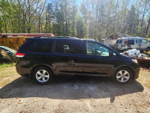 2014 Toyota Sienna LE