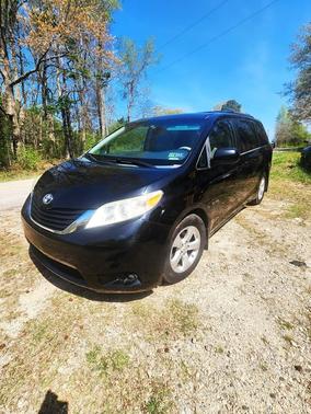 2014 Toyota Sienna LE