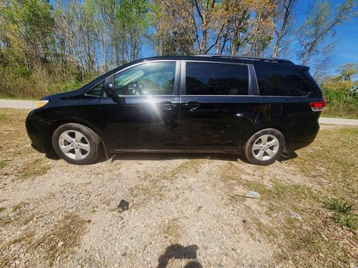 2014 Toyota Sienna LE