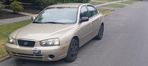 Photo 4 of 10 of 2002 Hyundai Elantra GLS