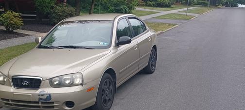 Photo 5 of 10 of 2002 Hyundai Elantra GLS