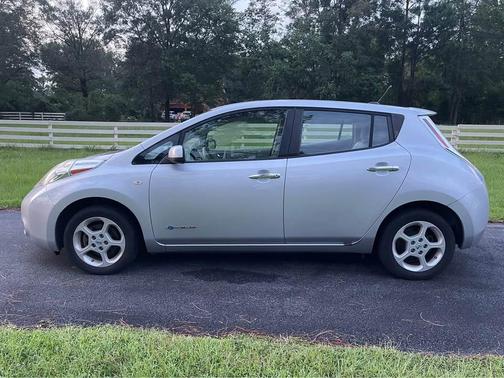 Silver 2012 Nissan Leaf SV