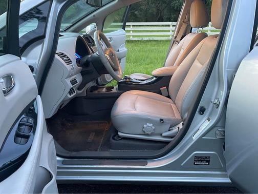Silver 2012 Nissan Leaf SV