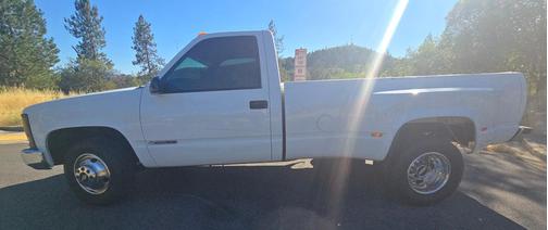 White 1995 Chevrolet 3500 Cheyenne