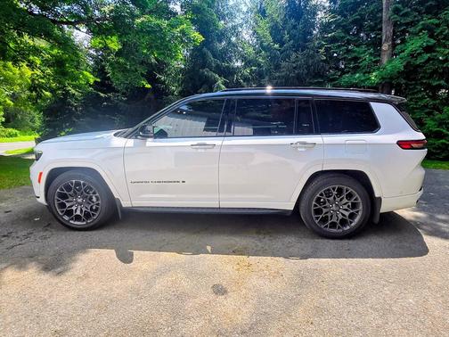 White 2024 Jeep Grand Cherokee L Summit Reserve
