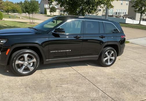 Black 2025 Jeep Grand Cherokee Limited