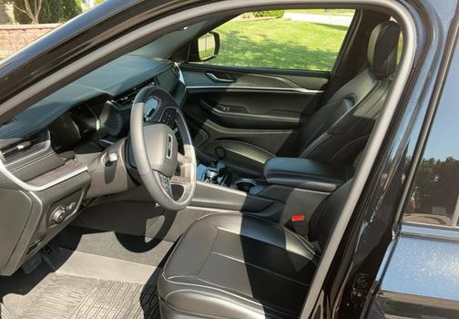 Black 2025 Jeep Grand Cherokee Limited