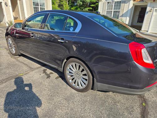 Gray 2014 Lincoln MKS Base