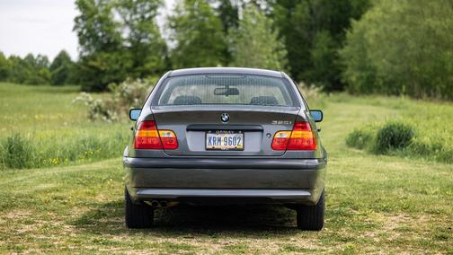 Gray 2002 BMW 325 i