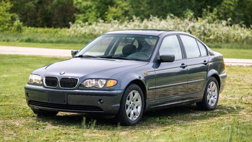 Gray 2002 BMW 325 i