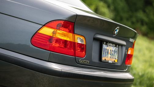 Gray 2002 BMW 325 i