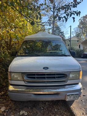 2002 Ford E150 Base