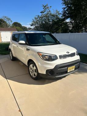 White 2019 Kia Soul Base
