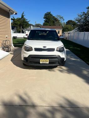White 2019 Kia Soul Base