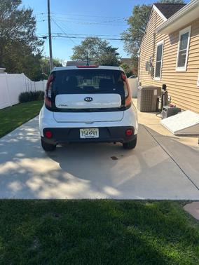 White 2019 Kia Soul Base