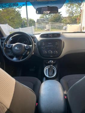 White 2019 Kia Soul Base