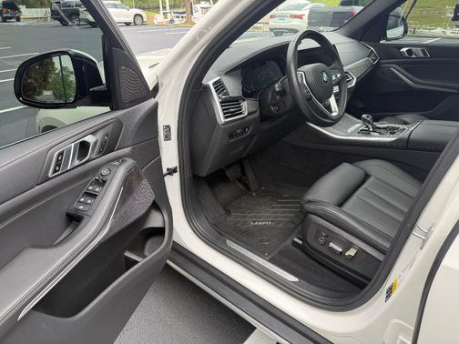 White 2022 BMW X5 xDrive40i