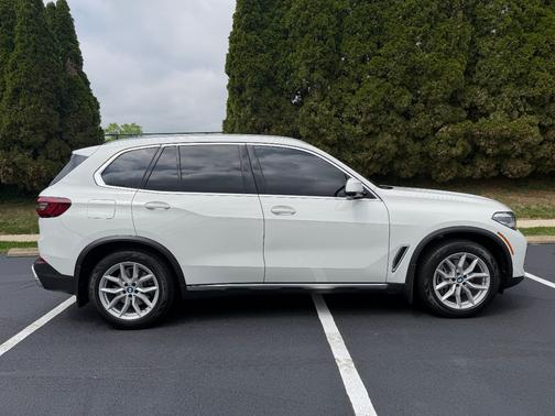 White 2022 BMW X5 xDrive40i