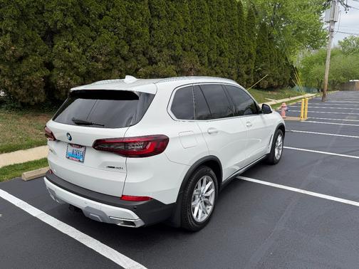 White 2022 BMW X5 xDrive40i