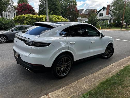 White 2022 Porsche Cayenne Cayenne