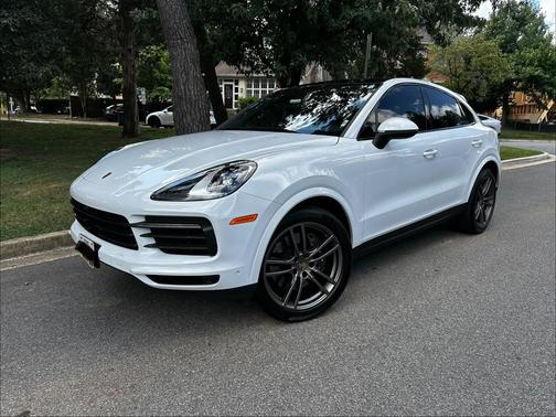 White 2022 Porsche Cayenne Cayenne