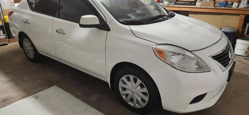 White 2014 Nissan Versa 1.6 SV
