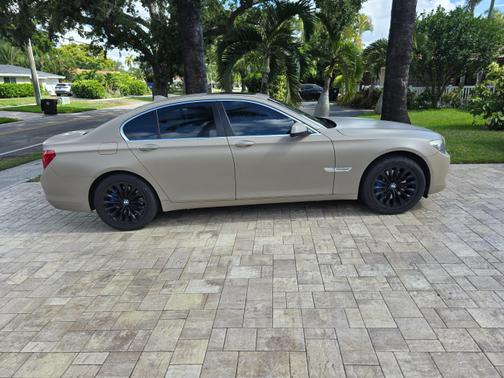 2012 BMW 740 i