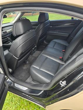 2012 BMW 740 i