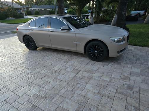 2012 BMW 740 i