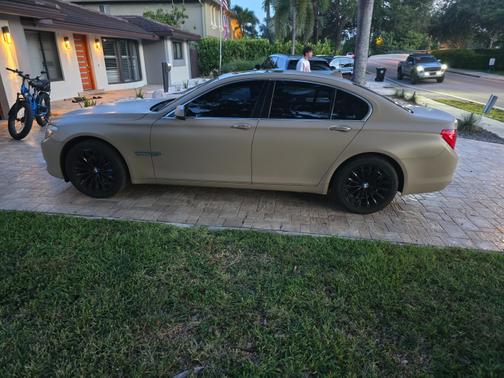 2012 BMW 740 i