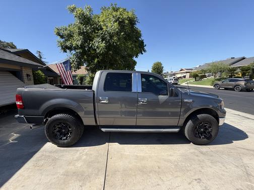 Gray 2006 Ford F-150 XLT SuperCrew