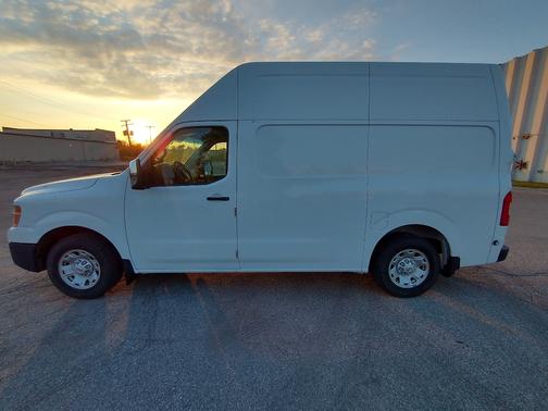 2014 Nissan NV Cargo NV2500 HD SV V8