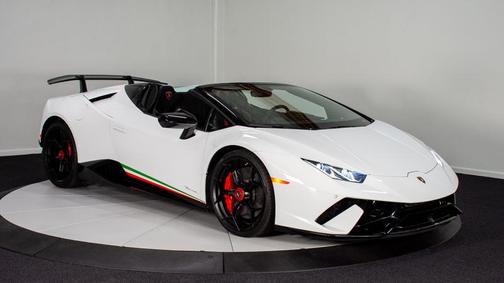 Photo 1 of 4 of 2018 Lamborghini Huracan Performante