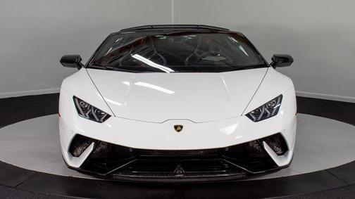 Photo 2 of 4 of 2018 Lamborghini Huracan Performante