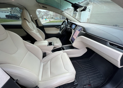 Photo 3 of 8 of 2017 Tesla Model X 75D
