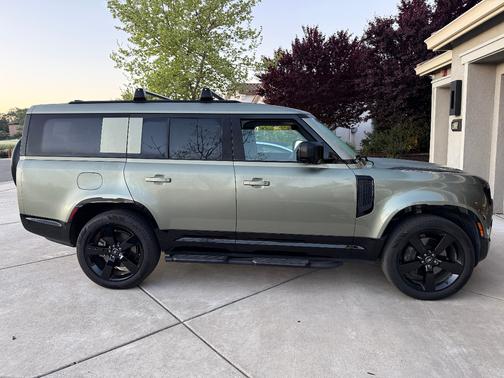 2025 Land Rover Defender 130 P400 X-Dynamic SE