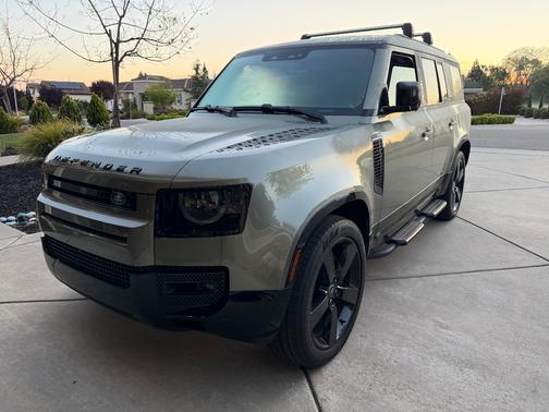 2025 Land Rover Defender 130 P400 X-Dynamic SE